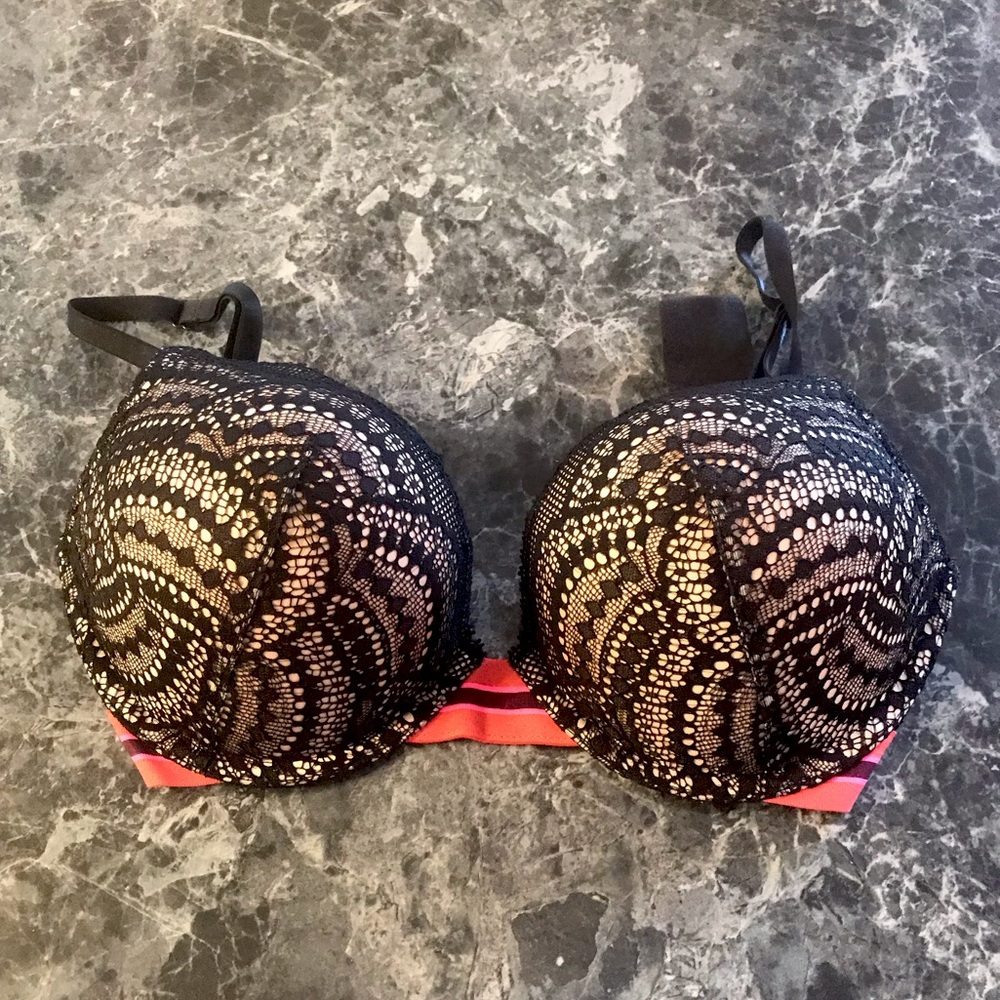 32D Victoria’s Secret Bombshell black lace
